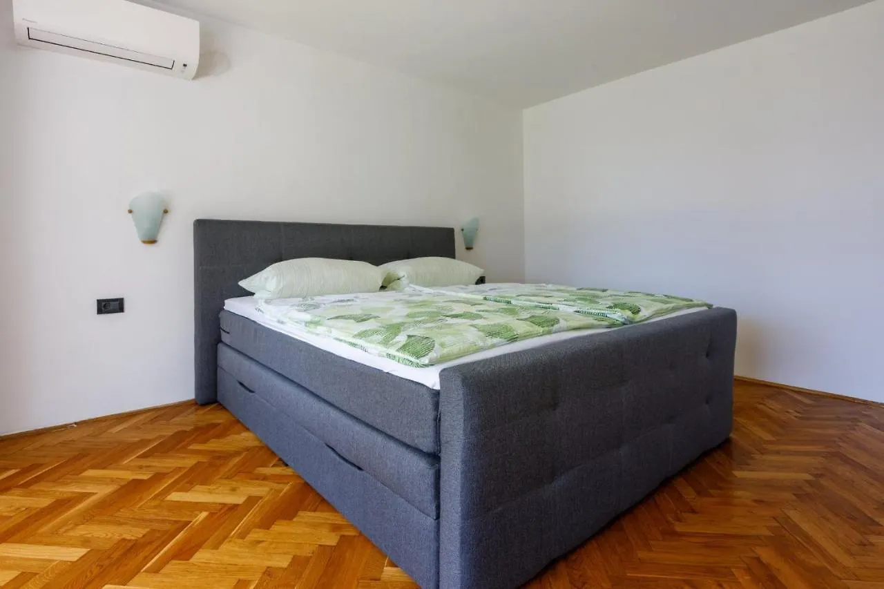 Stepusin Apartment Crikvenica 0*,
